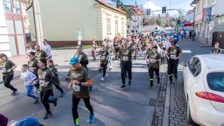 Bieg Tropem Wilczym - rekordowe 350 osob na linii startu-002.jpg
