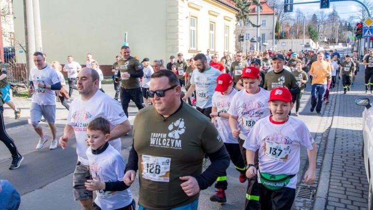 Bieg Tropem Wilczym - rekordowe 350 osob na linii startu-003.jpg