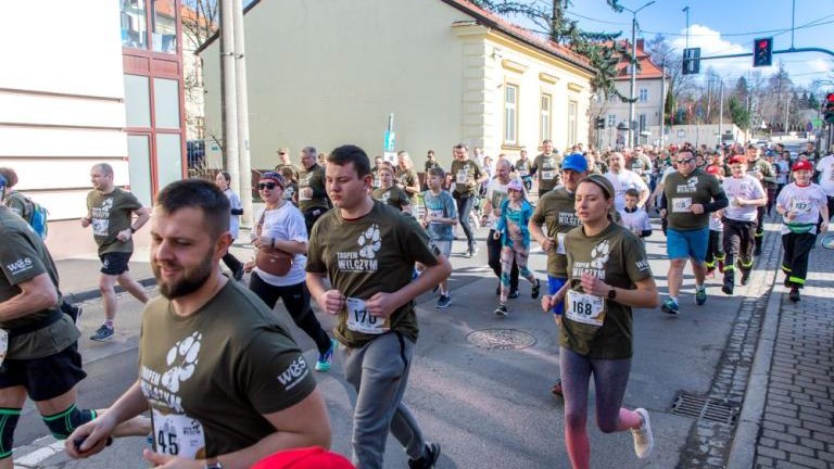 Bieg Tropem Wilczym - rekordowe 350 osob na linii startu-004.jpg