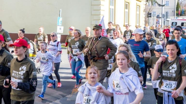 Bieg Tropem Wilczym - rekordowe 350 osob na linii startu-028.jpg