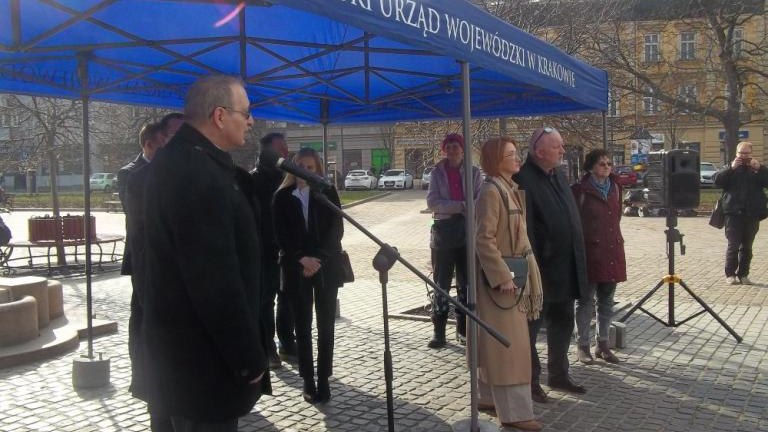 otwarcie wystawy Powstanie_Krakowskie - Historia_i_Pamiec w Krakowie na Rynku Podgórskim-002.jpg