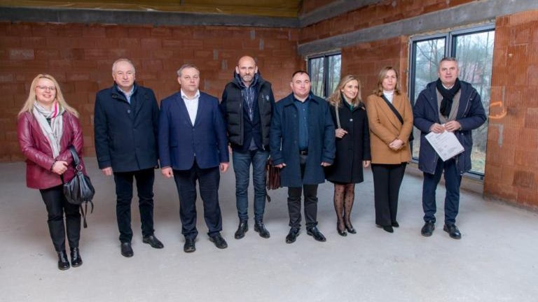 ponad 4 miliony na zakonczenie budowy przedszkola w Kozmicach Wielkich-014.jpg