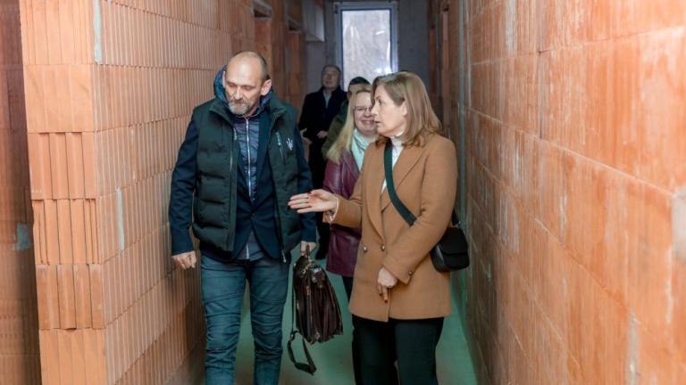 ponad 4 miliony na zakonczenie budowy przedszkola w Kozmicach Wielkich-016.jpg