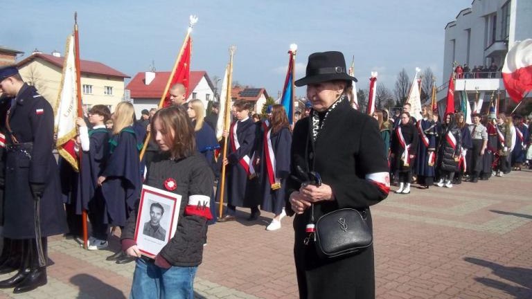 odsloniecie pomnika majora Ludwika Marszalka ps Zbroja  1912-1948 oraz zolnierzy niezlomnych-005.jpg