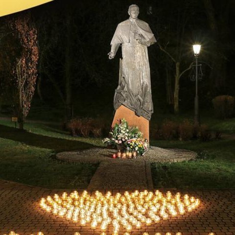 Modlitewne Czuwanie przy pomniku Jana Pawła II