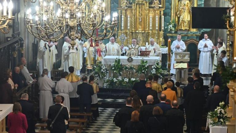 obchody roku jubileuszowego 200-lecie poswiecenia parafialnego kosciola pw sw Klemensa w Wieliczce-015.jpg
