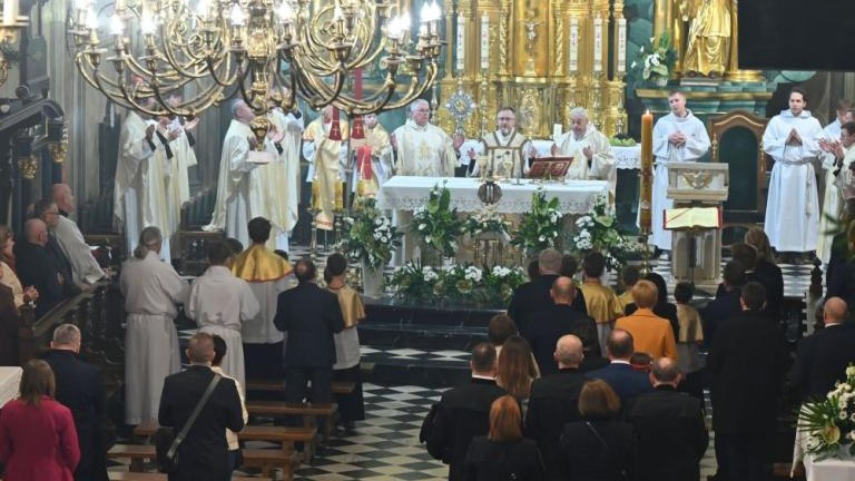 obchody roku jubileuszowego 200-lecie poswiecenia parafialnego kosciola pw sw Klemensa w Wieliczce-020.jpg