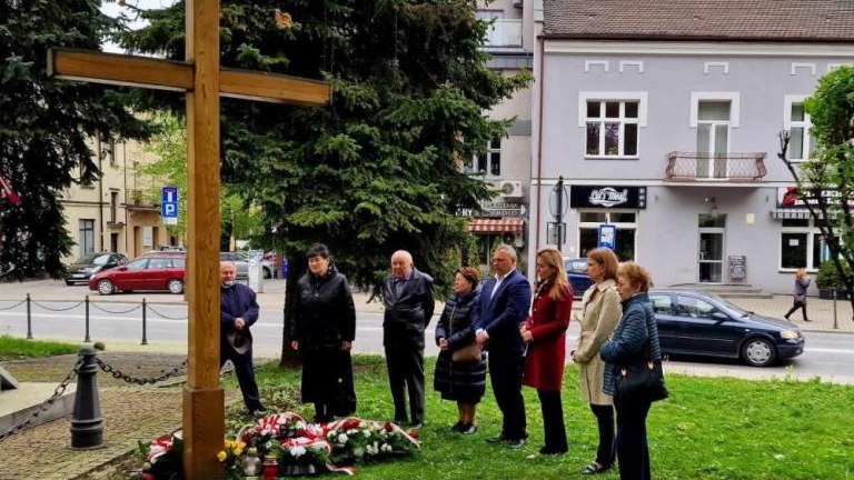 rocznica 10 kwietnia 2010 katastrofy rzadowego samolotu w Smolensku obchody 70 rocznicy zbrodni katynskiej Miasto i Gmina Wieliczka-001.jpg