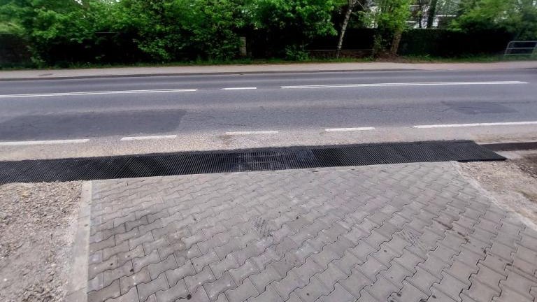 Bezpieczny wjazd na parking przy Stok pod Baranem Wieliczka-003.jpg