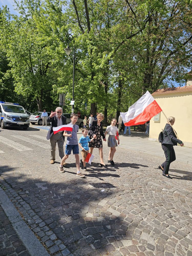 0bchody 223 rocznicy uchwalenia Konstytucji 3 Maja z udzialem delegacji Stowarzyszenia Klub Przyjaciol Wieliczki-001.jpg