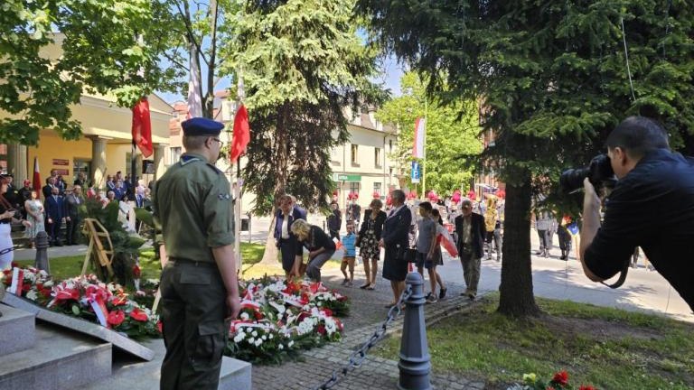 0bchody 223 rocznicy uchwalenia Konstytucji 3 Maja z udzialem delegacji Stowarzyszenia Klub Przyjaciol Wieliczki-002.jpg