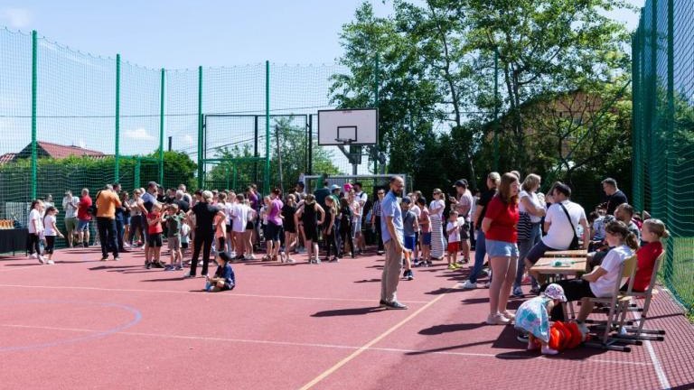 festyn szkolny przy szkole podstawowej w Mietniowie Wieliczka-011.jpg