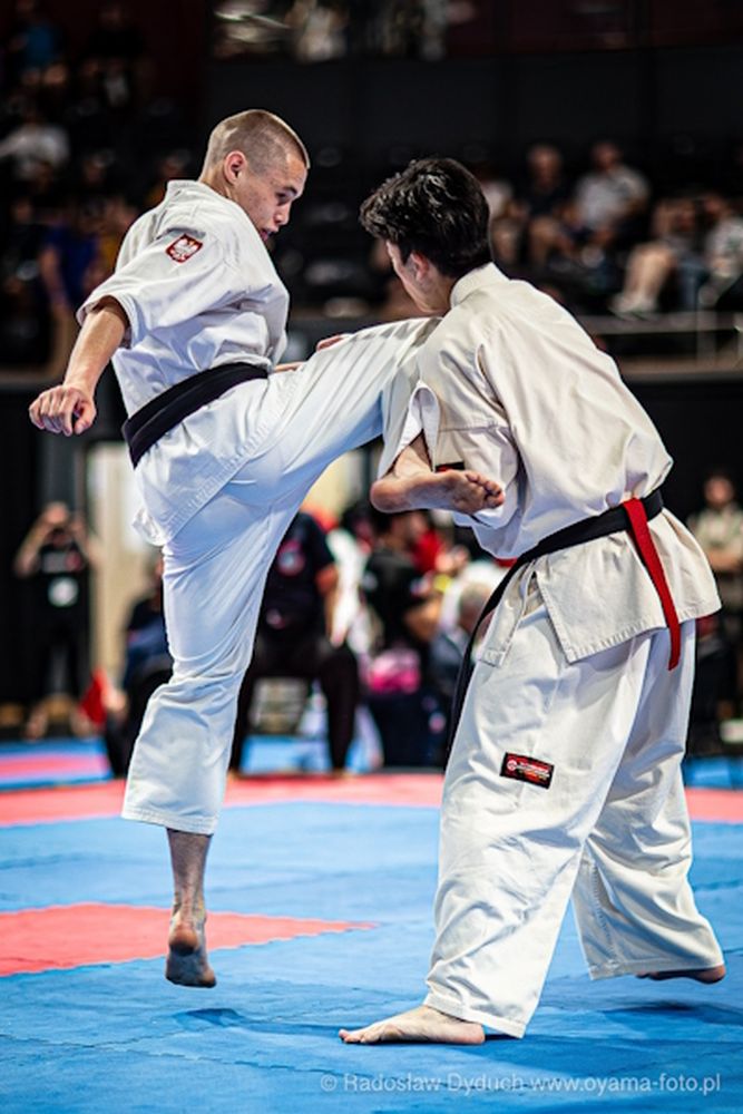 Wieliczanin na podium Mistrzostw Świata Full Contakt Karate w Montrealu-002.jpg