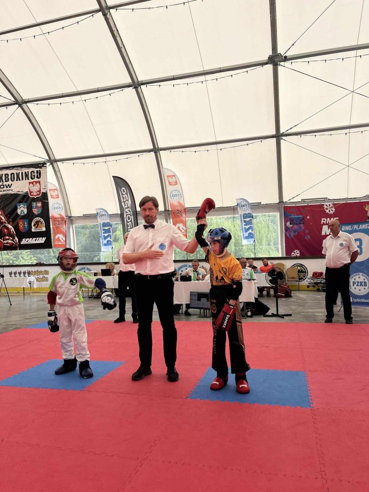 zawodnicy Szkoly Walki Prime z medalami Mistrzostw Polski Baltow Wieliczka Gdow-010.jpg