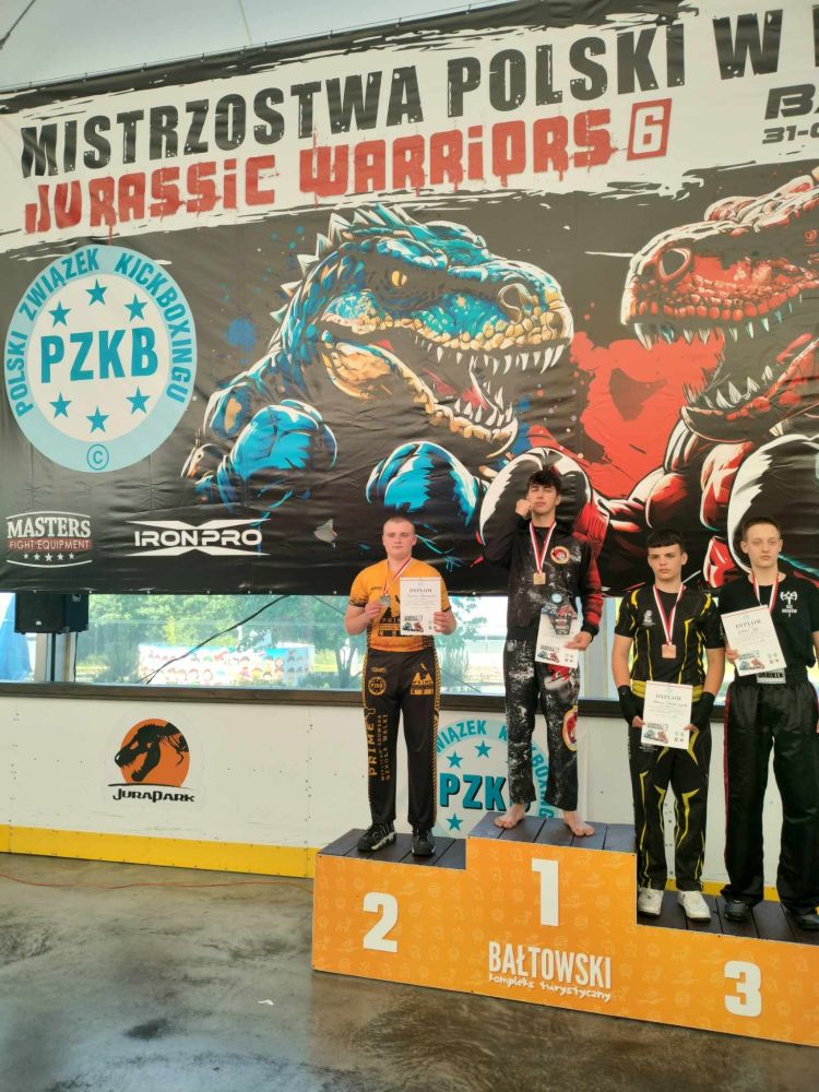 zawodnicy Szkoly Walki Prime z medalami Mistrzostw Polski Baltow Wieliczka Gdow-013.jpg