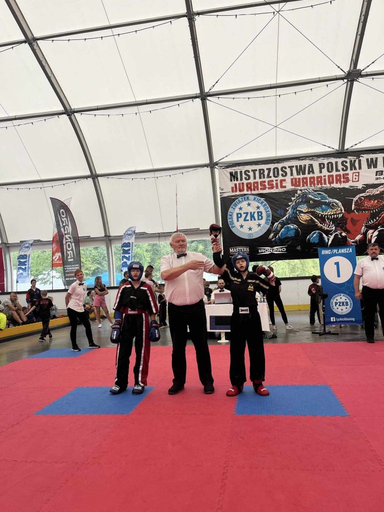 zawodnicy Szkoly Walki Prime z medalami Mistrzostw Polski Baltow Wieliczka Gdow-016.jpg