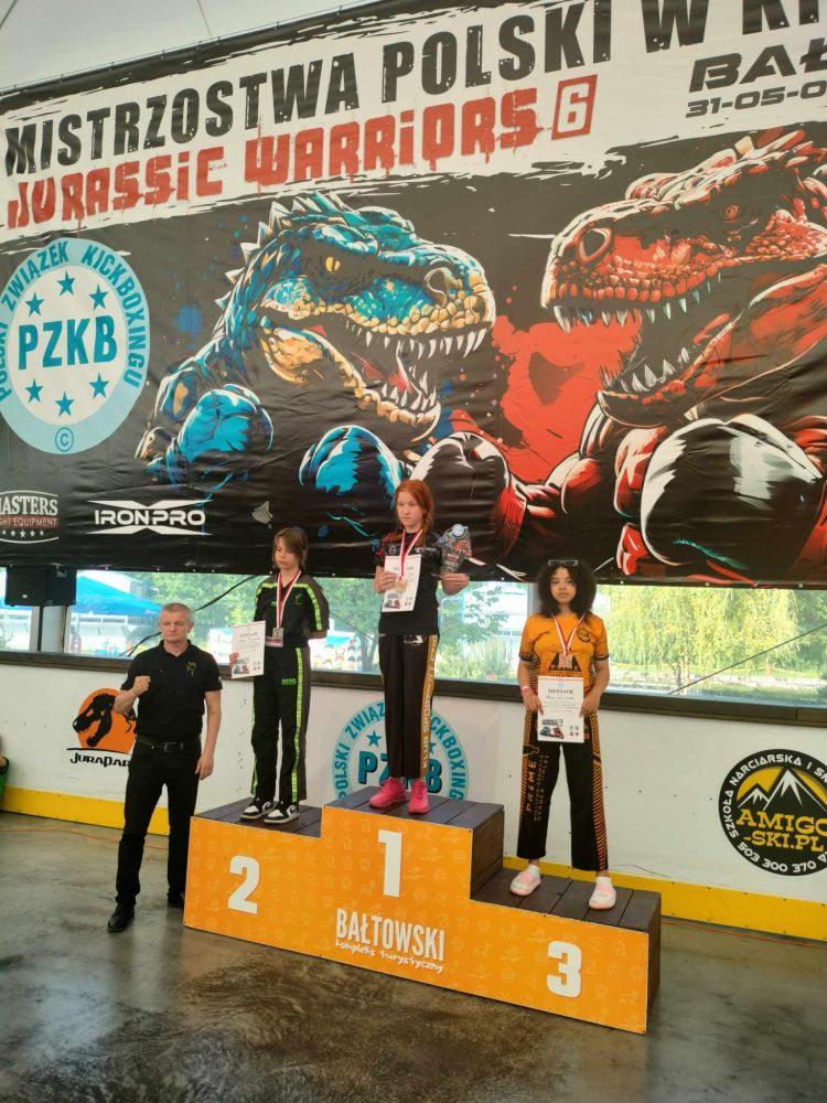 zawodnicy Szkoly Walki Prime z medalami Mistrzostw Polski Baltow Wieliczka Gdow-017.jpg