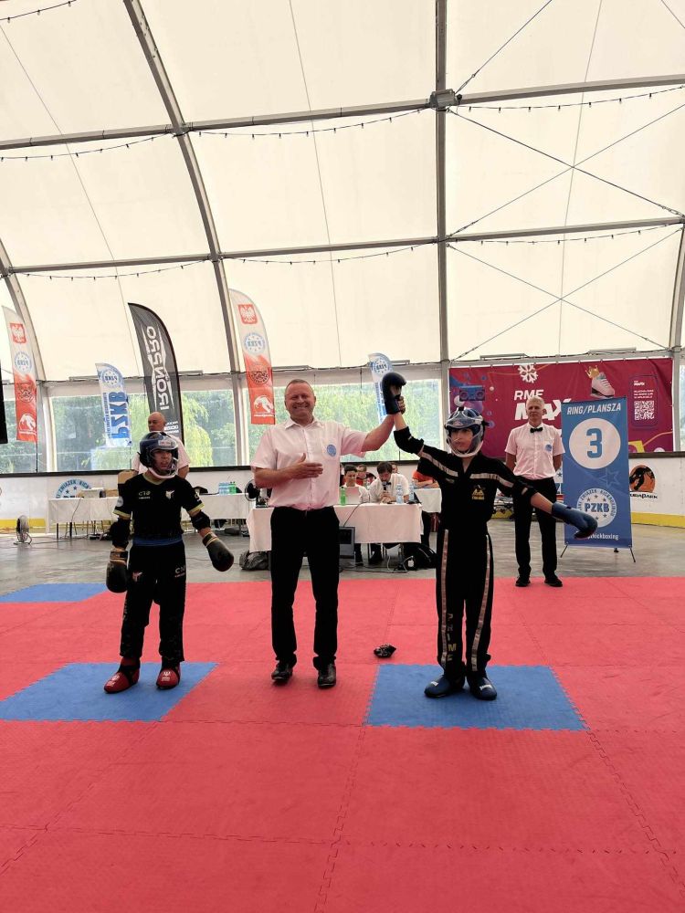 zawodnicy Szkoly Walki Prime z medalami Mistrzostw Polski Baltow Wieliczka Gdow-018.jpg