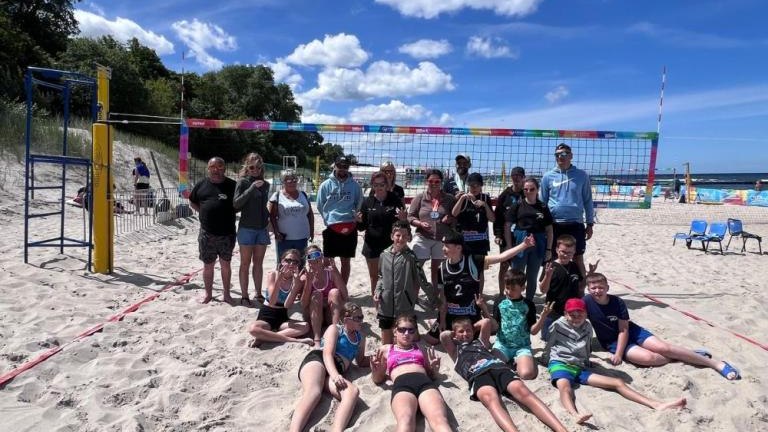 brazowy medal Mistrzostw Polski w Minisiatkowce plazowej U12 dziewczat jedzie do Wieliczki-006.jpg
