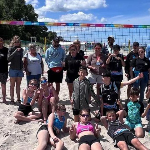 Brązowy medal Mistrzostw Polski w Minisiatkówce plażowej U12 dziewcząt jedzie do Wieliczki