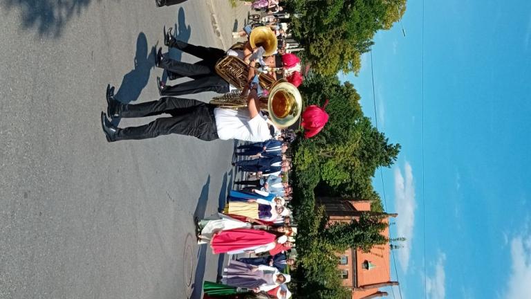 korowod rozpoczynajacy Dni Sw Kingi z delegacja Stowarzyszenia Klub Przyjaciol Wieliczki-006.jpg