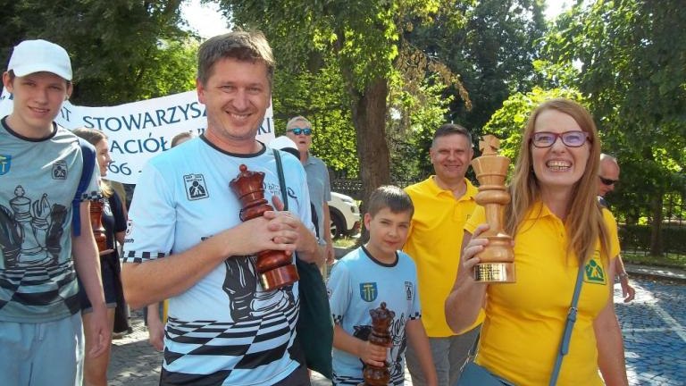 korowod rozpoczynajacy Dni Sw Kingi z delegacja Stowarzyszenia Klub Przyjaciol Wieliczki-015.jpg