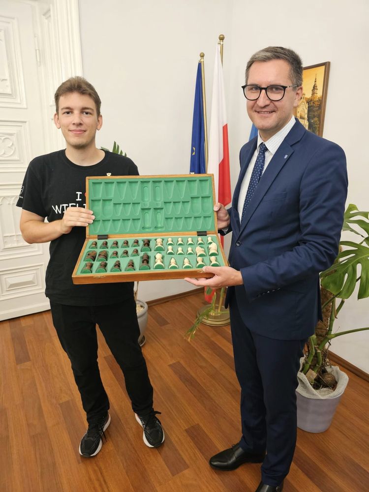 arcymistrz szachowy Jan Krzysztof Duda z w Wielickim Magistracie-006.jpg