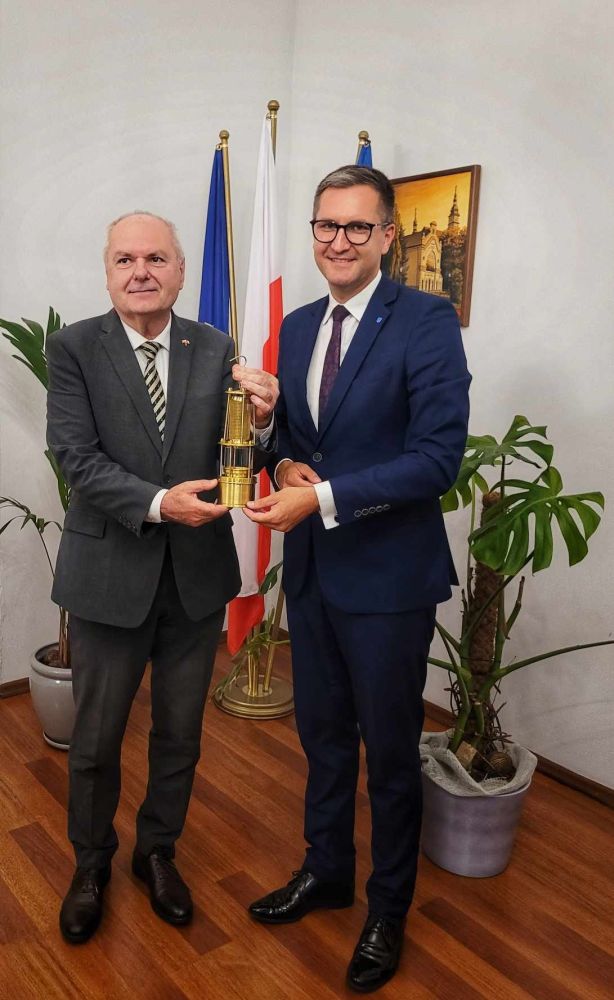 spotkanie Ambasadora Macedonii Polnocnej Jasmina Kahil z Burmistrzem Wieliczki Rafalem Sleczka.jpg