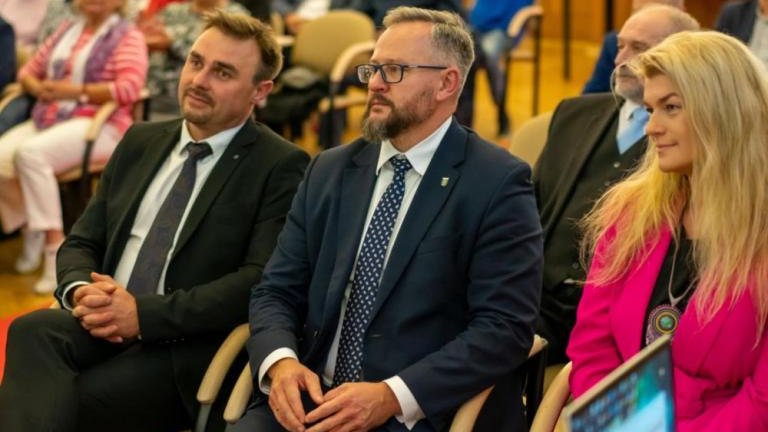 spotkanie burmistrza Rafal Sleczka z soltysami i przewodniczacymi zarzadow osiedli-026.jpg