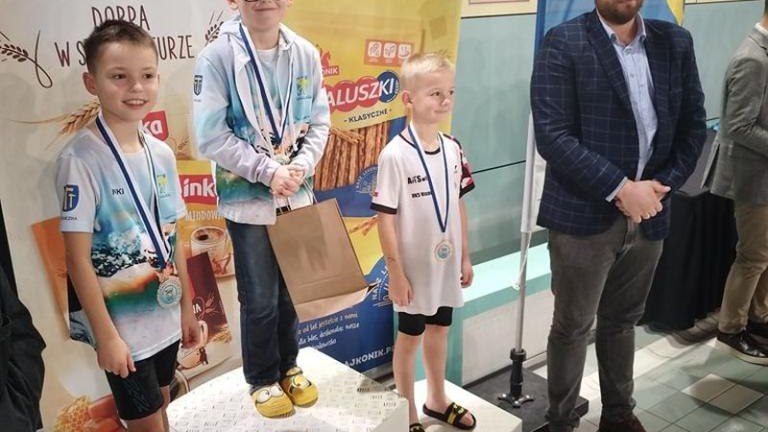 Solne Miasto Wieliczka - Klub Plywacki zawody w Skawinie zakonczyone 29 medalami-009.jpg
