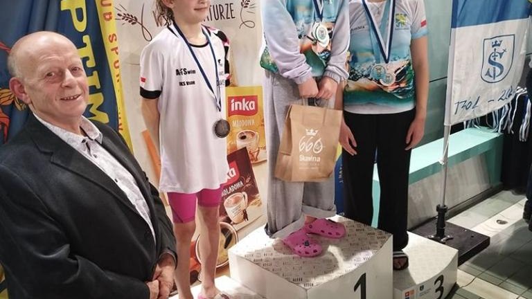 Solne Miasto Wieliczka - Klub Plywacki zawody w Skawinie zakonczyone 29 medalami-011.jpg