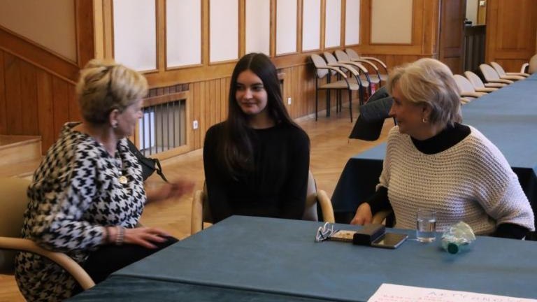 spotkanie Gminnej Rady Seniorow i Mlodziezowej Rady Miejskiej – dialog pokolen w wielickim magistracie-001.jpg