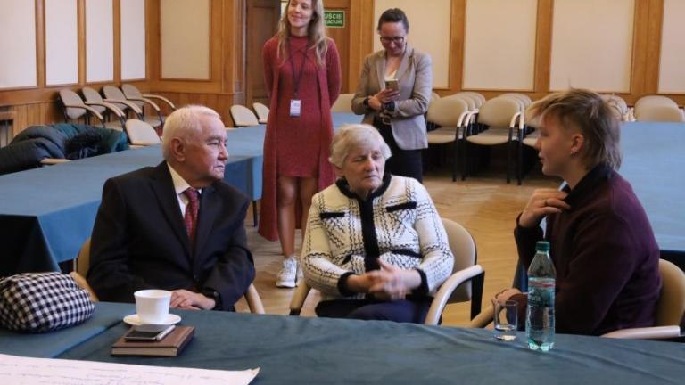 spotkanie Gminnej Rady Seniorow i Mlodziezowej Rady Miejskiej – dialog pokolen w wielickim magistracie-002.jpg