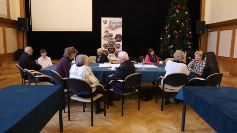 spotkanie Gminnej Rady Seniorow i Mlodziezowej Rady Miejskiej – dialog pokolen w wielickim magistracie-003.jpg