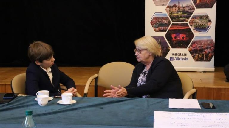 spotkanie Gminnej Rady Seniorow i Mlodziezowej Rady Miejskiej – dialog pokolen w wielickim magistracie-006.jpg