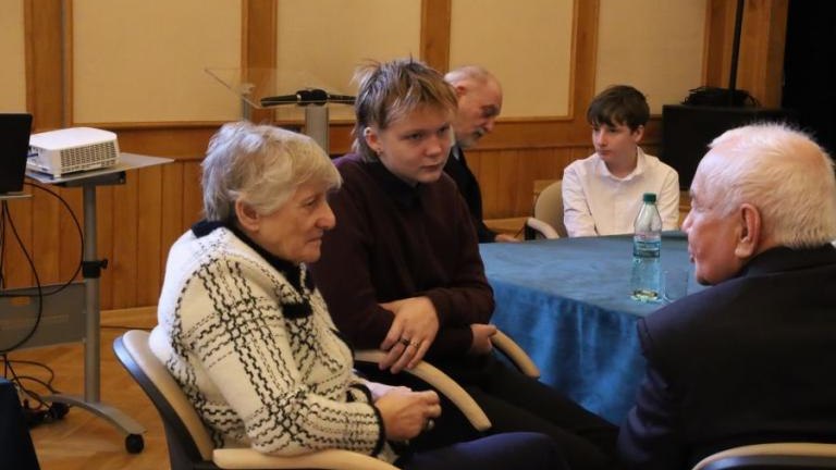 spotkanie Gminnej Rady Seniorow i Mlodziezowej Rady Miejskiej – dialog pokolen w wielickim magistracie-007.jpg