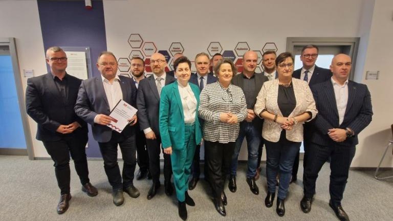 Wojtowie i Burmistrzowie Gmin Metropolii Krakowskiej o Strefie Czystego Transportu-003.jpg