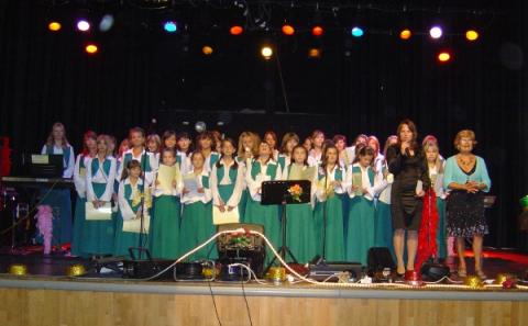 Dziewczęcy Chór "Ziarenko" w partnerskim Saint-Andre