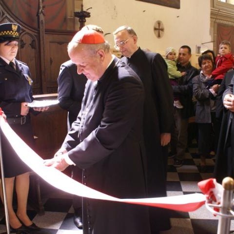 Kardynał Dziwisz w wielickiej Krypcie Morsztynów