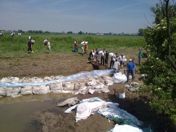 Strażacy i mieszkańcy znów w akcji