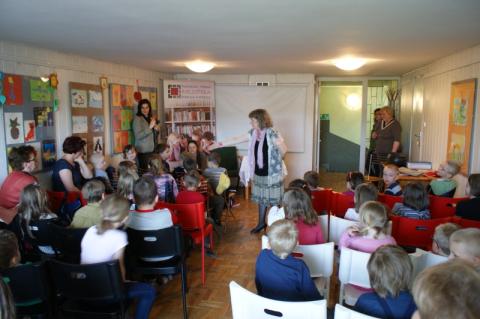 "Biblioteka zawsze po drodze, nie mijam – wchodzę"