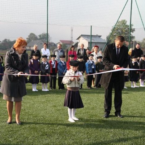 Otwarcie boiska w Grabiu i ślubowanie pierwszoklasistów