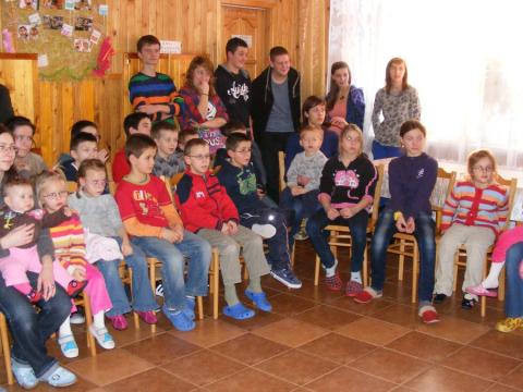 Szkolne Koło Caritas przy Gimnazjum w Węgrzcach Wielkich z pomocą dla Domu Dziecka