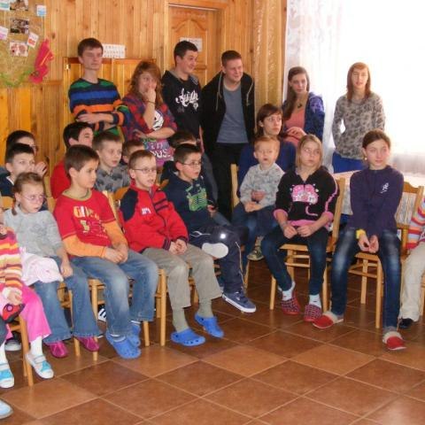 Szkolne Koło Caritas przy Gimnazjum w Węgrzcach Wielkich z pomocą dla Domu Dziecka