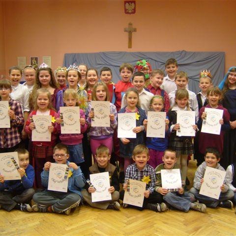 Pasowanie na czytelnika w Szkole Podstawowej w Grabiu